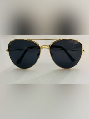 Gold frame aviator sunglasses with dark lenses.